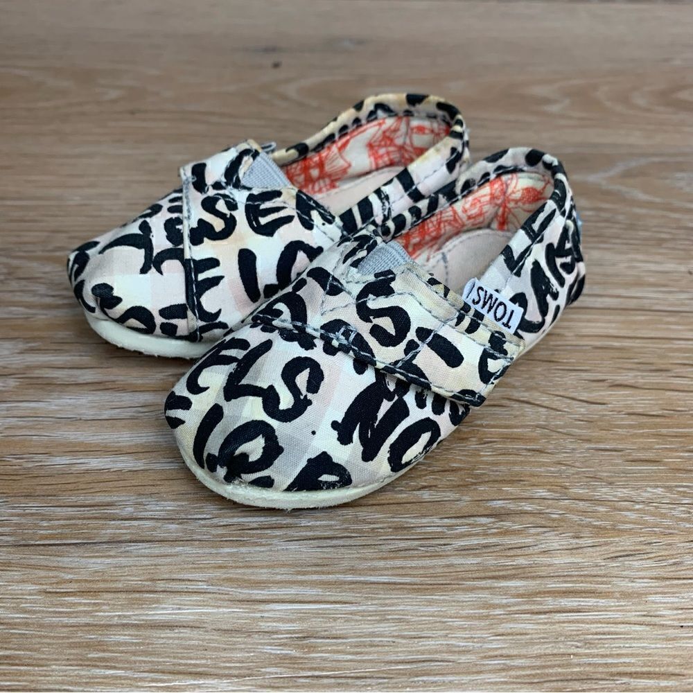 Toms Toddler Baby Girl Size 2 Slip On Shoes - Picture 3 of 9